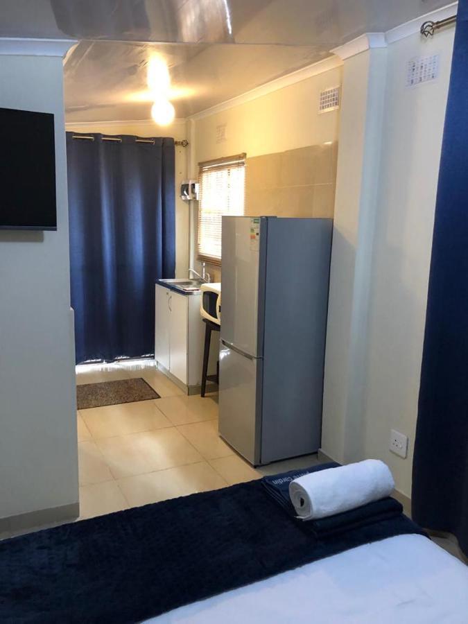 Caleb'S Guesthouse Durban Exterior photo